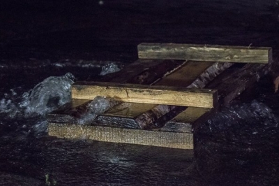 У Києві вулицю затопило водою