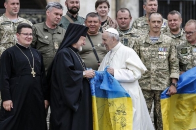 Папа Римський та бійці