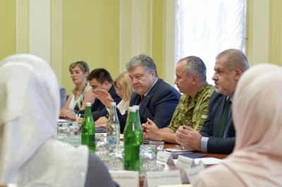 Президент на зустрічі з родинами українських бранців