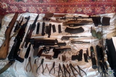 У Києві затримали групу торговців зброєю
