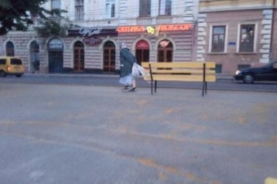 Бабуся вкрала лавку