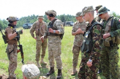 Украинские и канадские военные