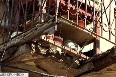 У центрі Івано-Франківська балкон рухнув разом зі старенькою бабусею