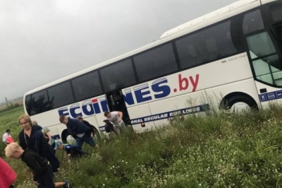 Під Києвом автобус із дітьми вилетів у кювет