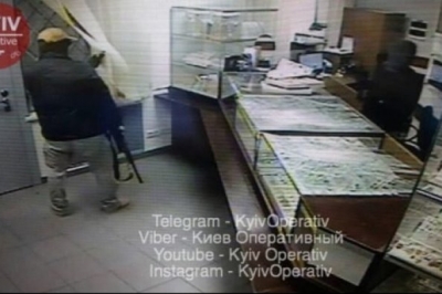 У Києві банда пограбувала ювелірний магазин