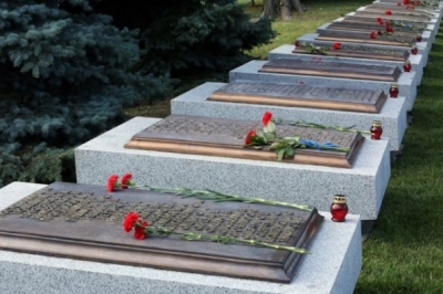Меморіал загиблим правоохоронцям на Солом'янській площі