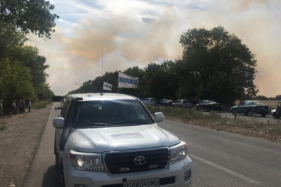 Вибухи та пожежа біля Новотроїцького