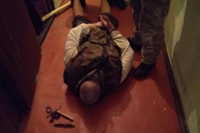 У Києві чоловік узяв у заручники власних дітей