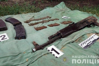 Поліція Бахмута викрила бойовика та вилучила його арсенал зброї