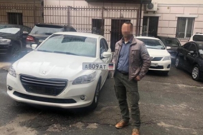 Автівка з номерами "ДНР"