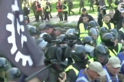 Пам'ятник Ватутіну та добровольці ОУН
