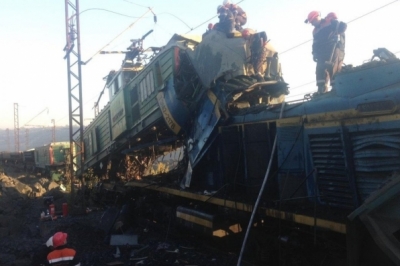 Тепловоз протаранив електровоз