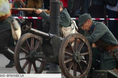 У центрі Івано-Франківська "взяли штурмом ратушу"