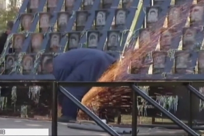 Демонтаж меморіалу Героям Небесної Сотні у Києві