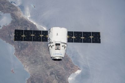 SpaceX Dragon прибывает на МКС
