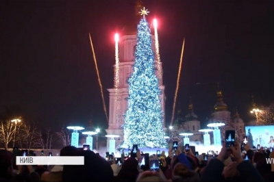 В Києві запалили головну ялинку країни