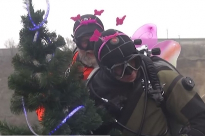 Дніпро, дайвери з ялинкою