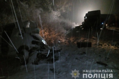 На Львівщині два мікроавтобуси зіткнулися з автоцистерною