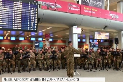 В аеропортах України оркестри вшанували оборонців ДАП