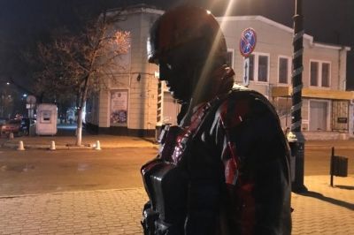 Облитий фарбою пам'ятник "ввічливим людям"_Крим