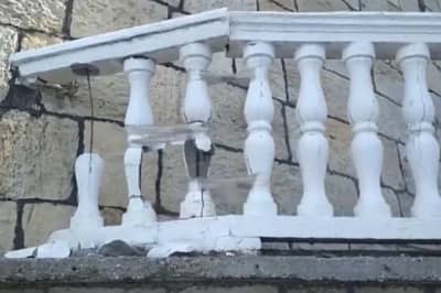 Зламані перила в Криму