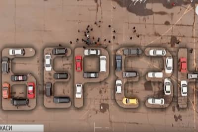 Чоловіки у Черкасах влаштували автофлешмоб, щоб привітати жінок з 8 березня