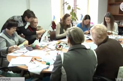 В Запорожье активисты организовали бесплатные курсы украинской вышивки