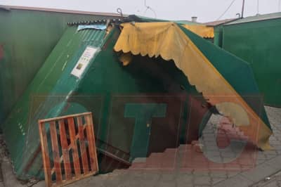 Провалился киоск