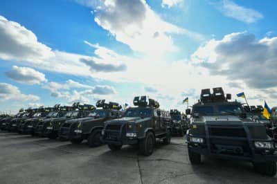 Порошенко передает военную технику ВСУ