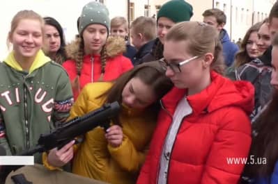 Харьковские школьники побывали на экскурсии в Нацгвардии