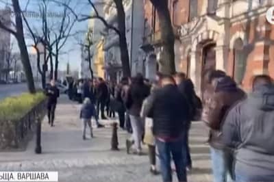 Очередь в посольство в Варшаве