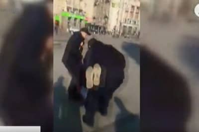 Поліція затримала активіста, який намагався роздавати листівки з інформацією про Зеленського