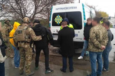 Чиновников Укртрансбезпеки и облавтодора поймали на взятках