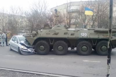 БТР наїхав на авто (Рівненщина)