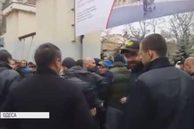 Потасовка в Одессе под Летним театром