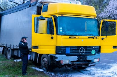 На Дніпропетровщині фура заблокувала залізничний переїзд