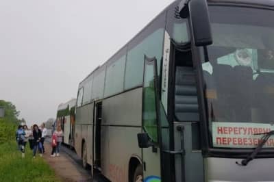 Забросали камнями автобус