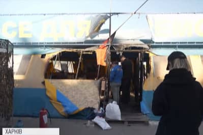 У Харкові підпалили волонтерський намет "Все для перемоги"
