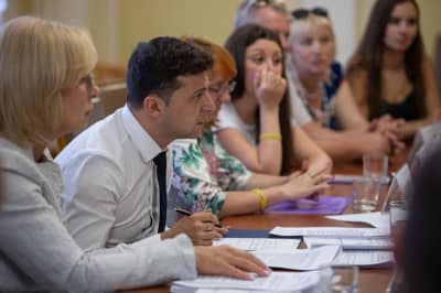 Зеленский встретился с семьями захваченных моряков