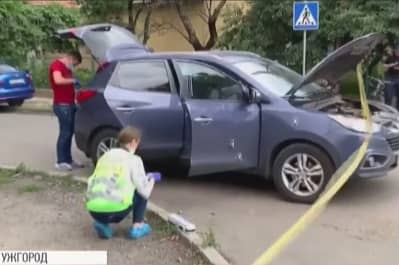 В Ужгороді обстріляли автомобіль офіцера поліції