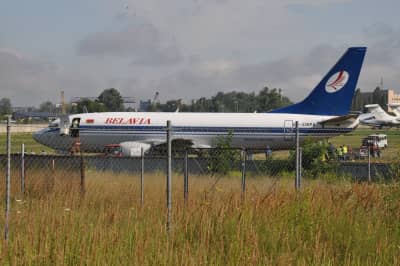 В аэропорту "Киев" самолет выкатился за пределы взлетно-посадочной полосы 