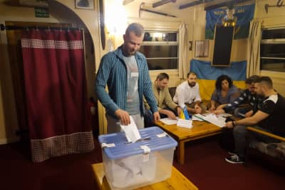 На станции "Академик Вернадский" проголосовали полярники