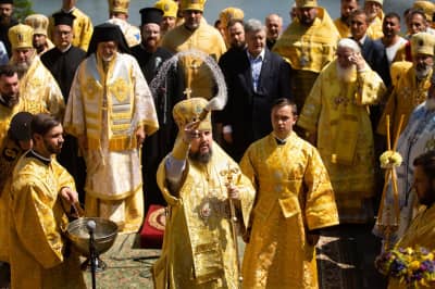 Крестный ход от Софийского собора к памятнику князю Владимиру по случаю 1031-летия Крещения Руси-Украины 