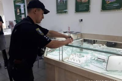 В Киеве с ружьем ограбили ювелирный магазин