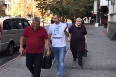 Родственники политзаключенных съезжаются к офису омбудсмена