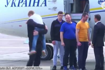Політв'язнів зустріли в "Борисполі"