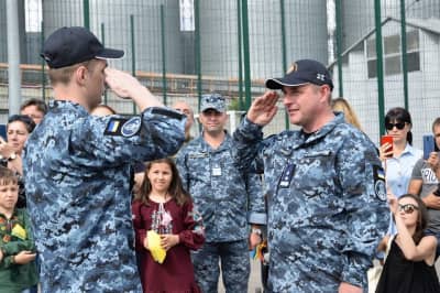 Возвращения украинских моряков домой