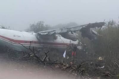 Біля Львова аварійно сів літак