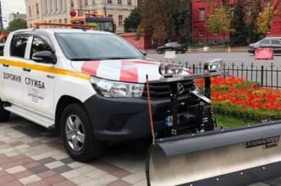 Переоборудованая Toyota для уборки снега