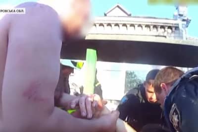В Днепре патрульные спасли женщину, которая упала в колодец